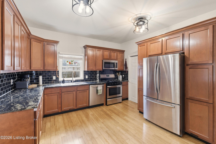 Listing Image 19