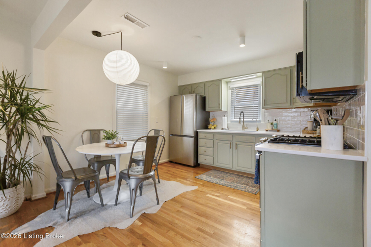 Listing Image 12