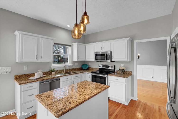Listing Image 12