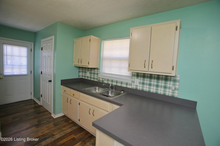 Listing Image 18