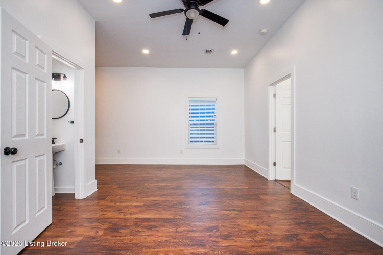 Listing Image 20