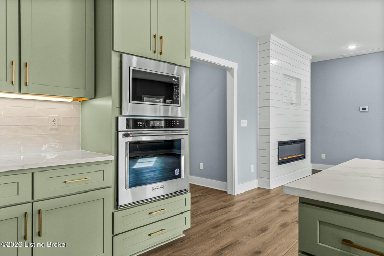 Listing Image 12