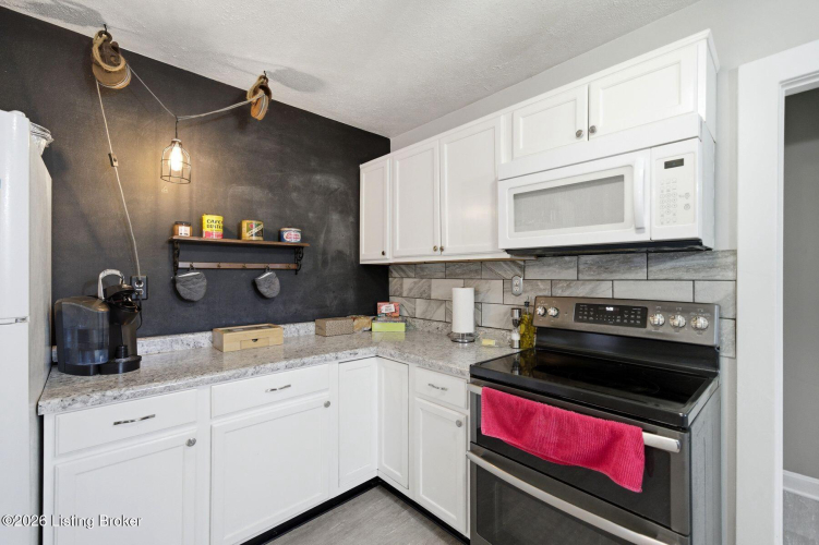 Listing Image 14