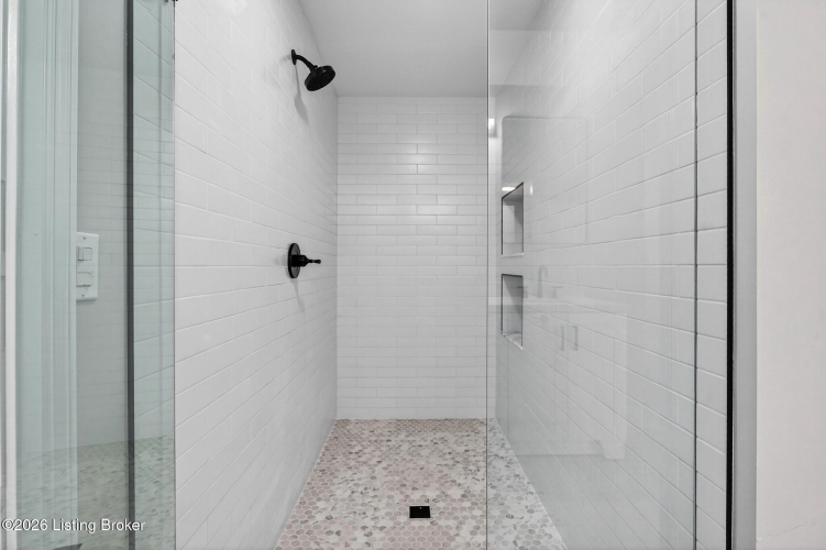Listing Image 82