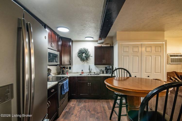 Listing Image 20