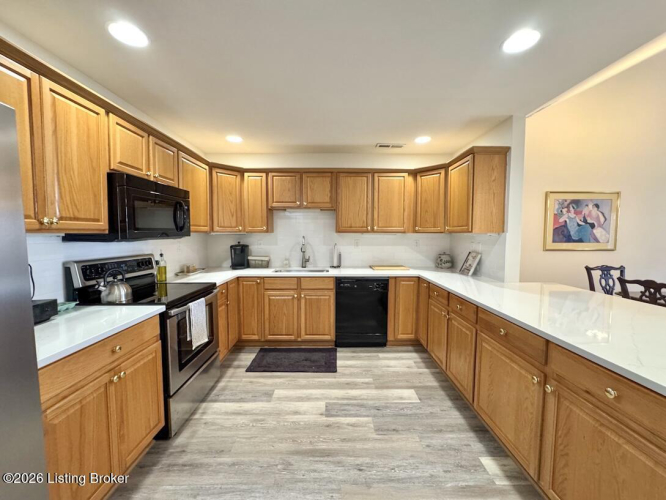 Listing Image 12