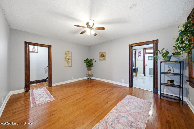 Listing Image 16