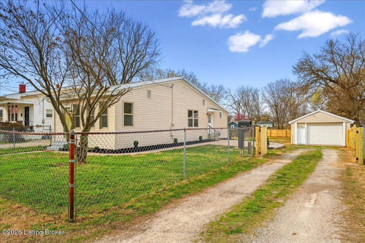 Listing Image 4