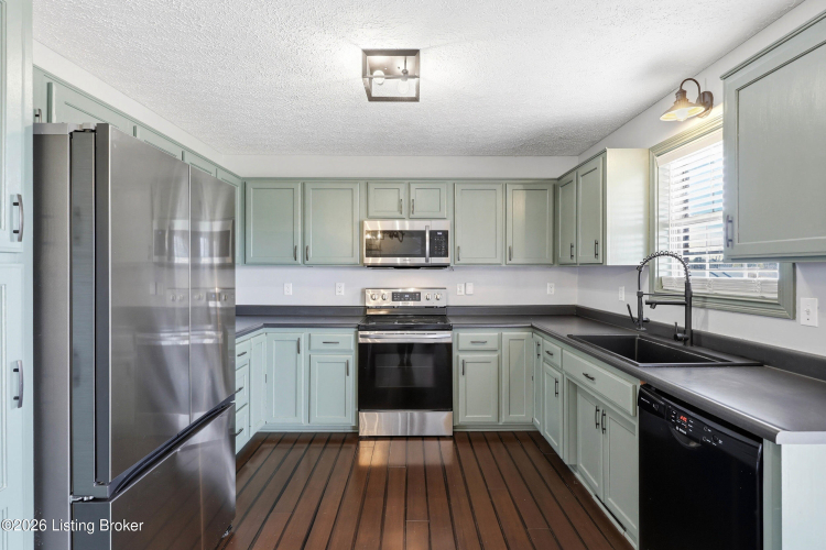 Listing Image 10