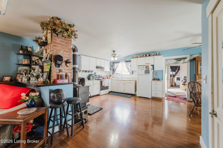 Listing Image 6