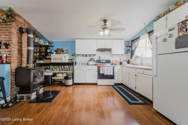 Listing Image 8