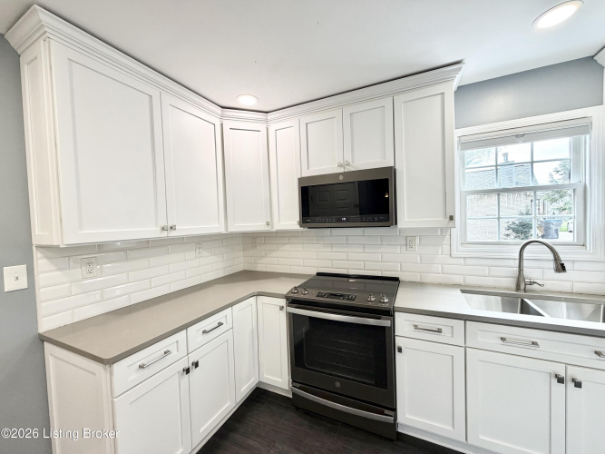 Listing Image 16