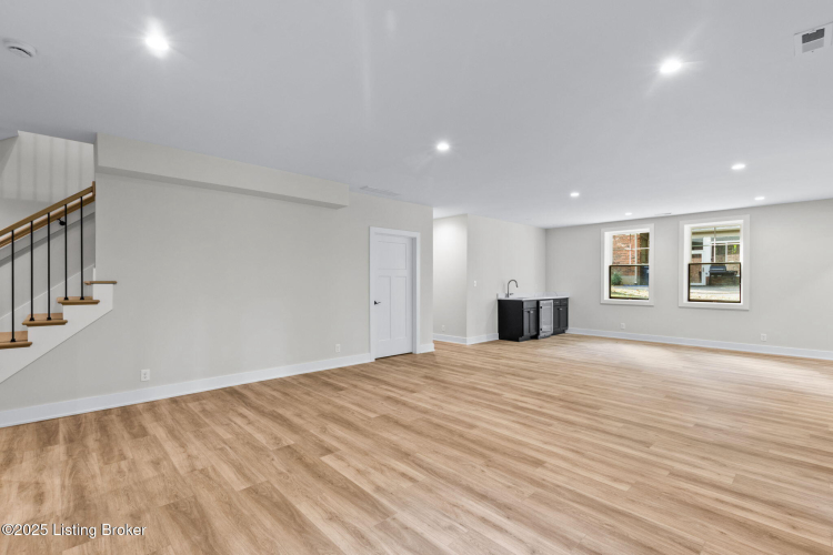 Listing Image 46