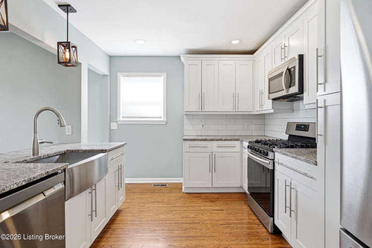 Listing Image 10