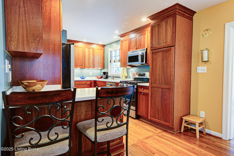 Listing Image 10