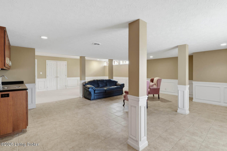 Listing Image 52