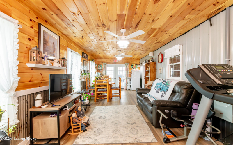 Listing Image 101