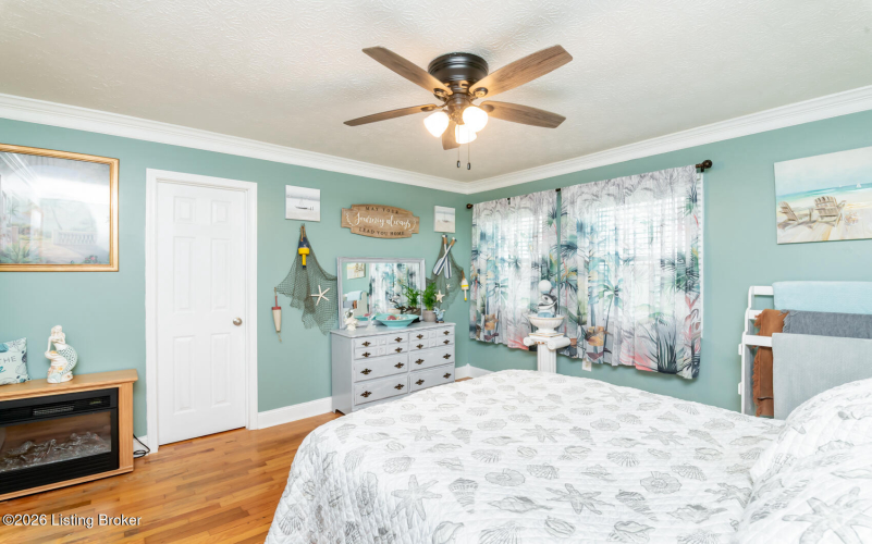 Listing Image 54
