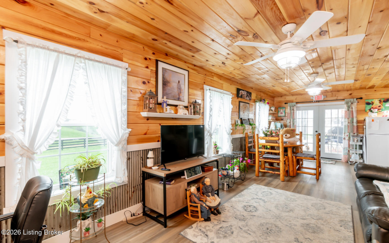 Listing Image 100