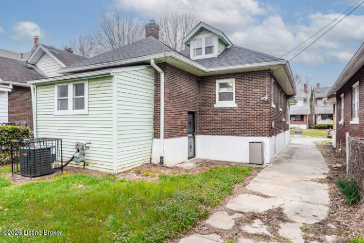 Listing Image 12