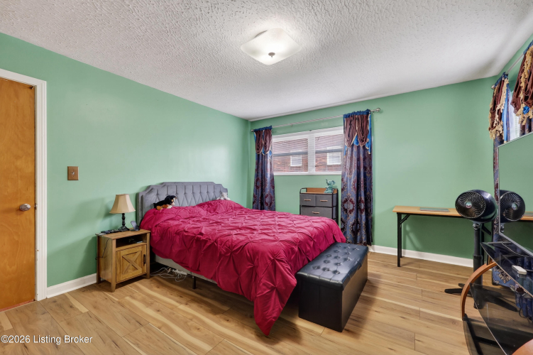Listing Image 16