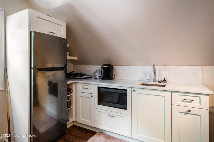 Listing Image 68