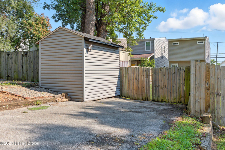 Listing Image 12