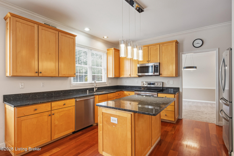 Listing Image 12