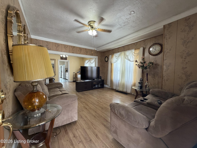 Listing Image 5