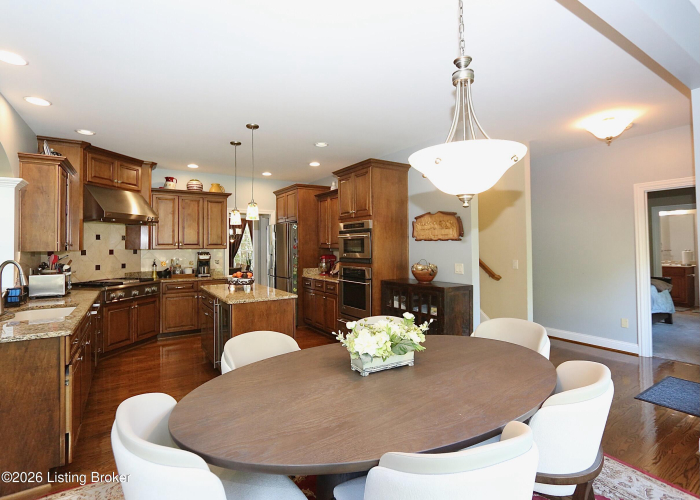 Listing Image 12