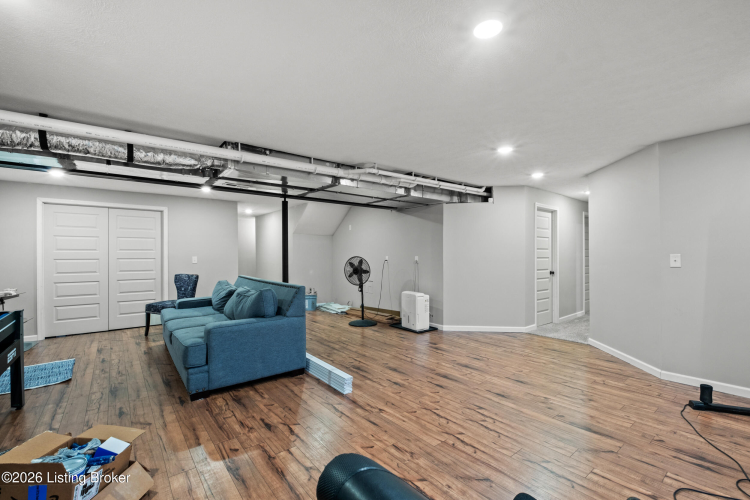 Listing Image 45