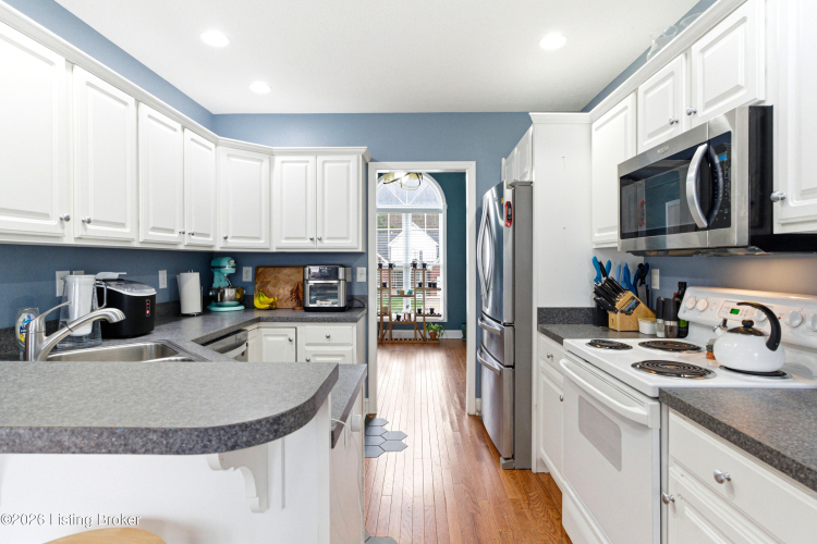 Listing Image 11