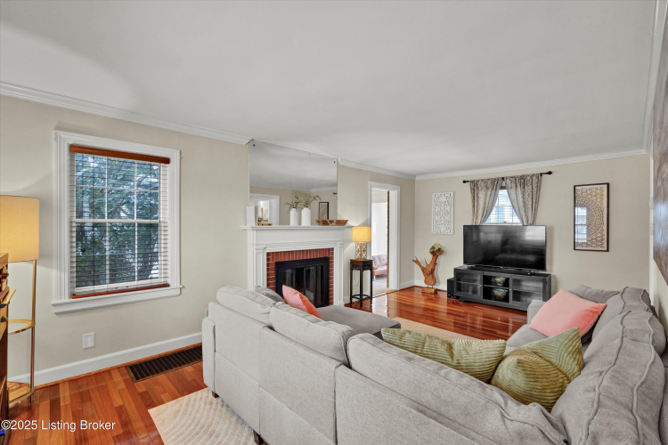 Listing Image 17
