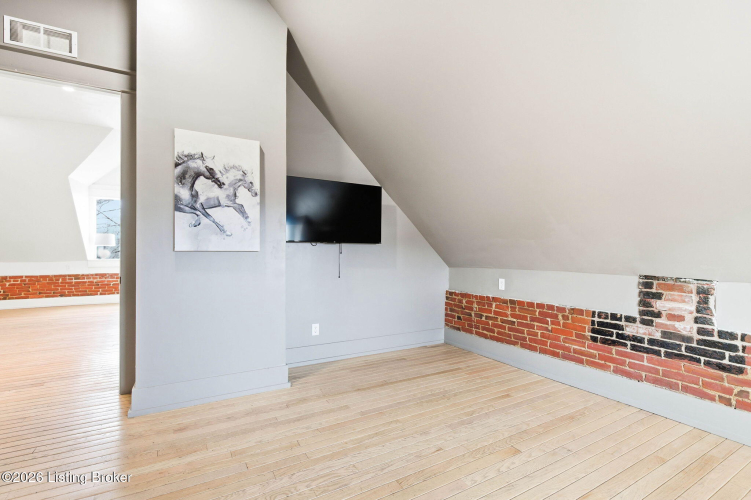 Listing Image 73