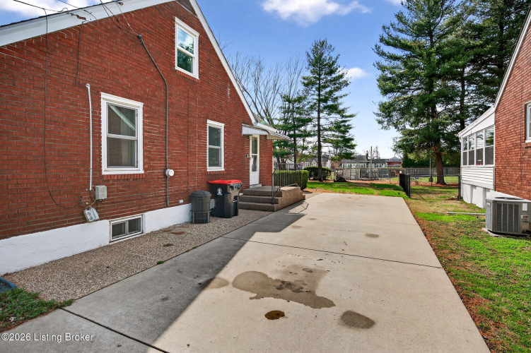 Listing Image 32
