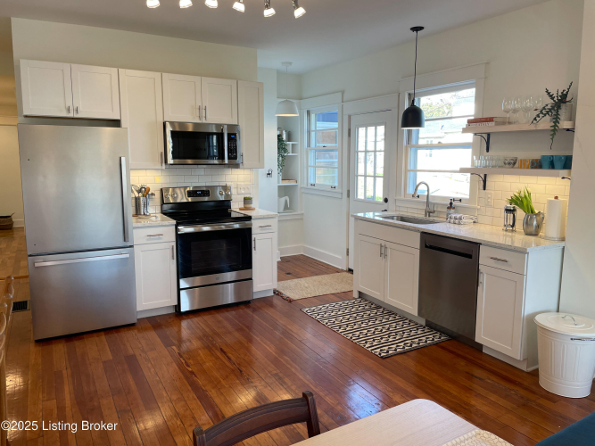 Listing Image 11