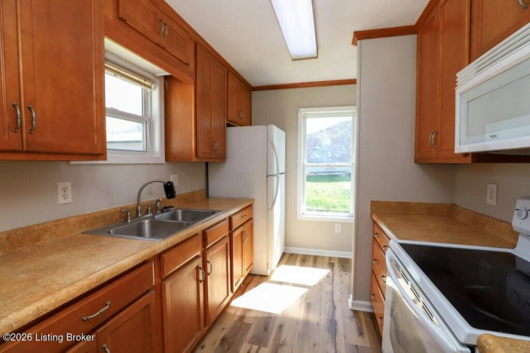 Listing Image 12