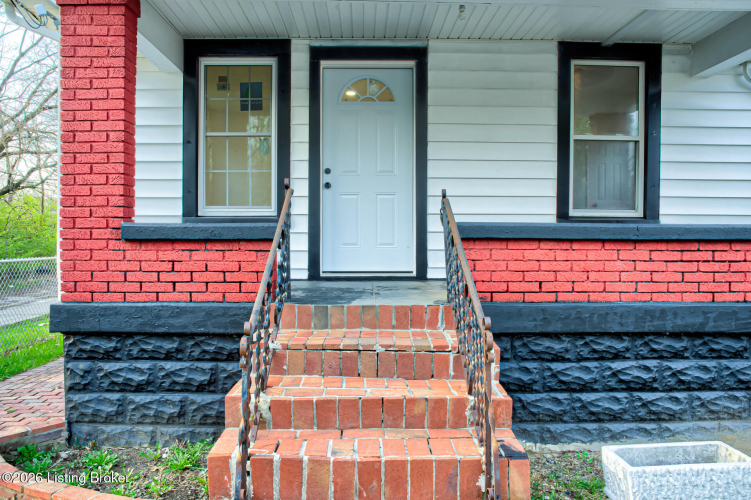 Listing Image 4