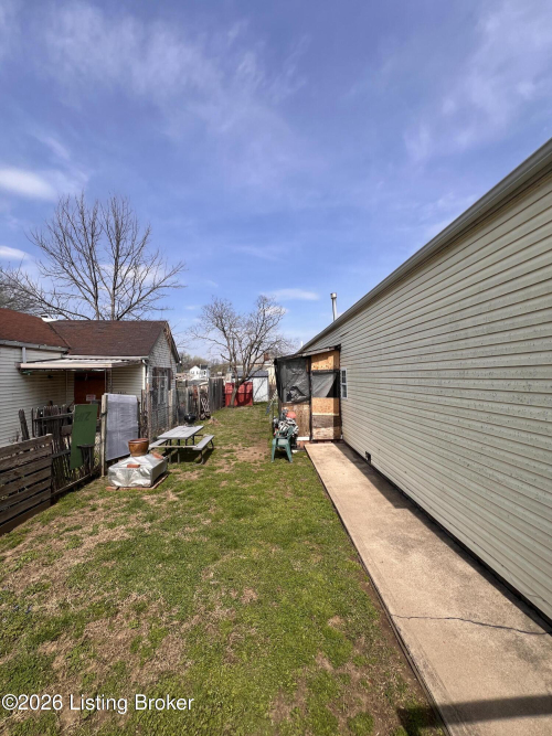 Listing Image 11