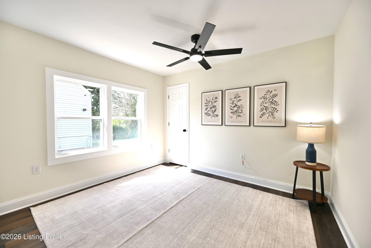 Listing Image 11
