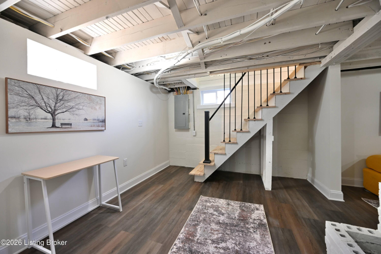 Listing Image 19