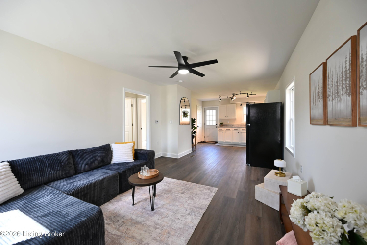 Listing Image 5