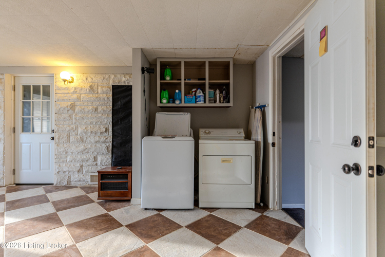 Listing Image 16