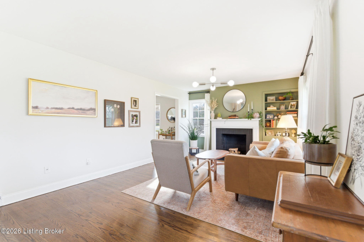 Listing Image 4
