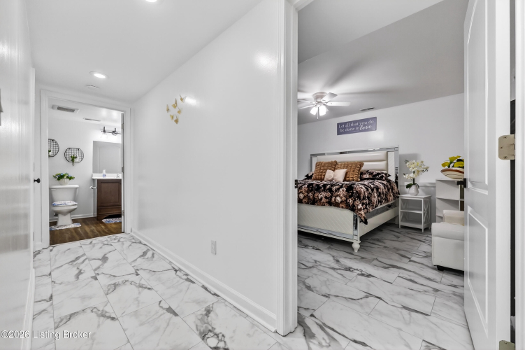 Listing Image 53