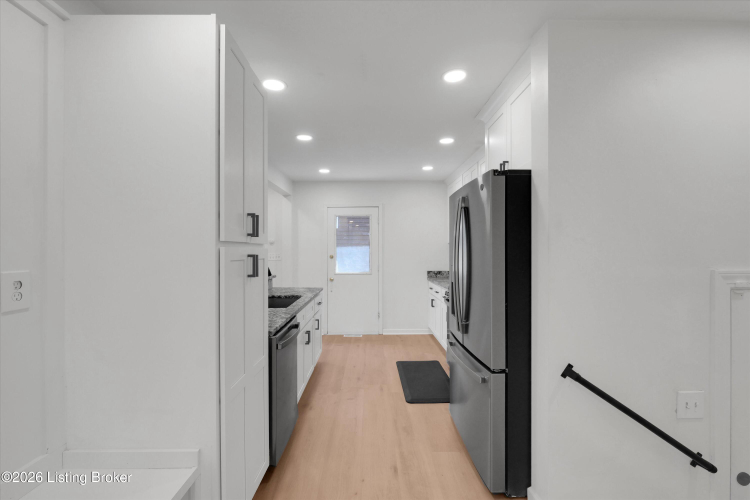 Listing Image 16