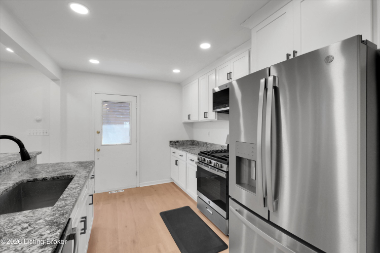 Listing Image 18