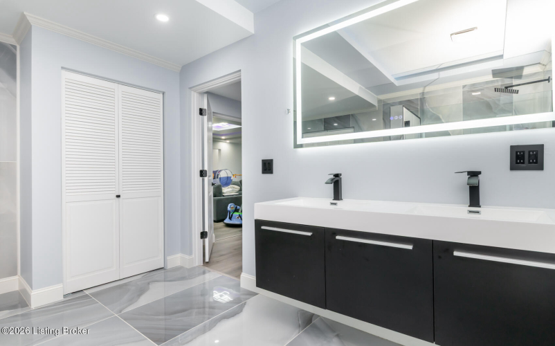 Listing Image 113