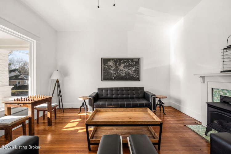 Listing Image 6