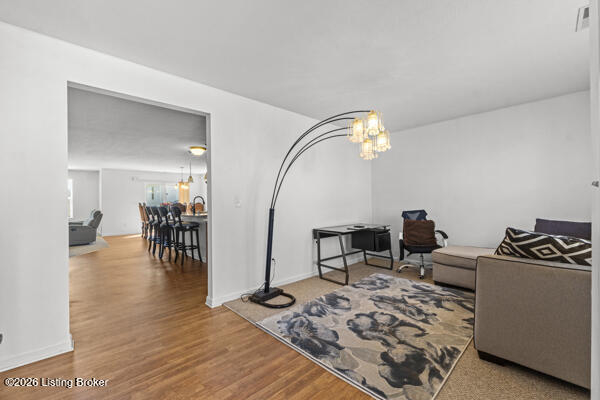 Listing Image 18